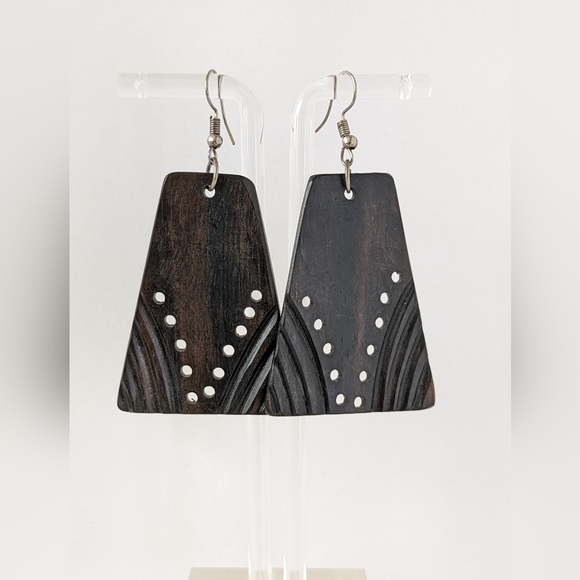Handmade African wooden Earrings black geometric - Picture 4 of 4